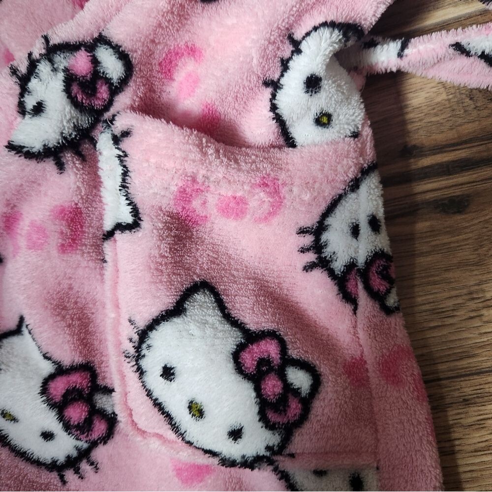 Hello Kitty Pink Robe Size 3T - Picture 11 of 16